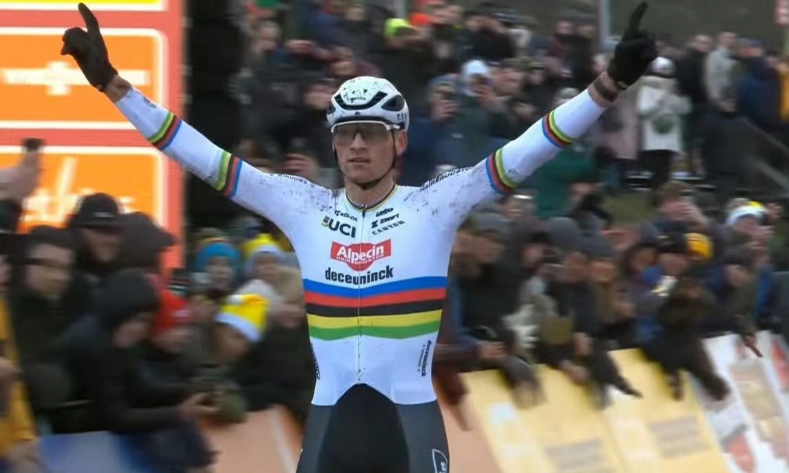Vanderpool, de koning van CX cross-country racen, won de eerste race